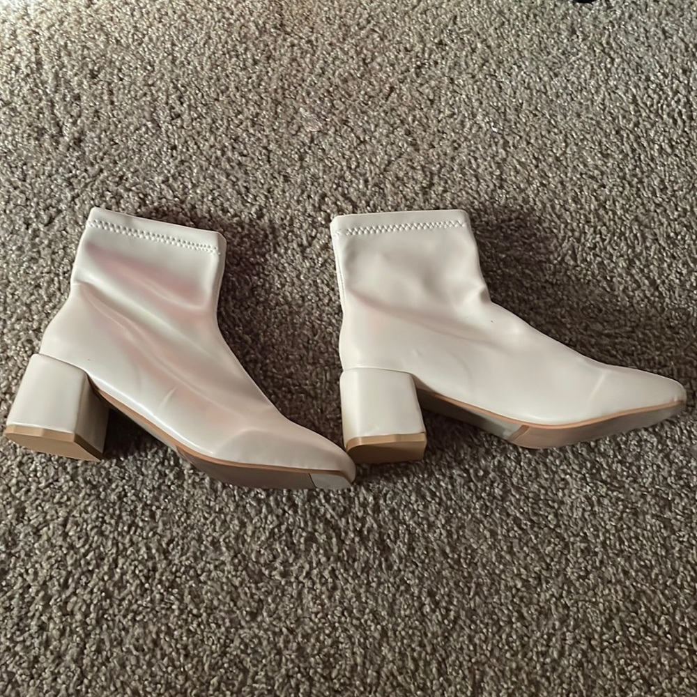 Nikao - Block-Heel Zip Short Boots from YesStyle